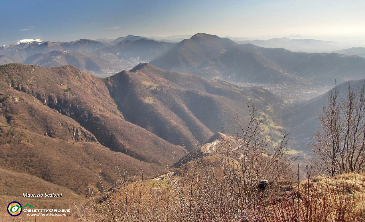 29 Panorama verso la Bassa Valle Seriana....JPG